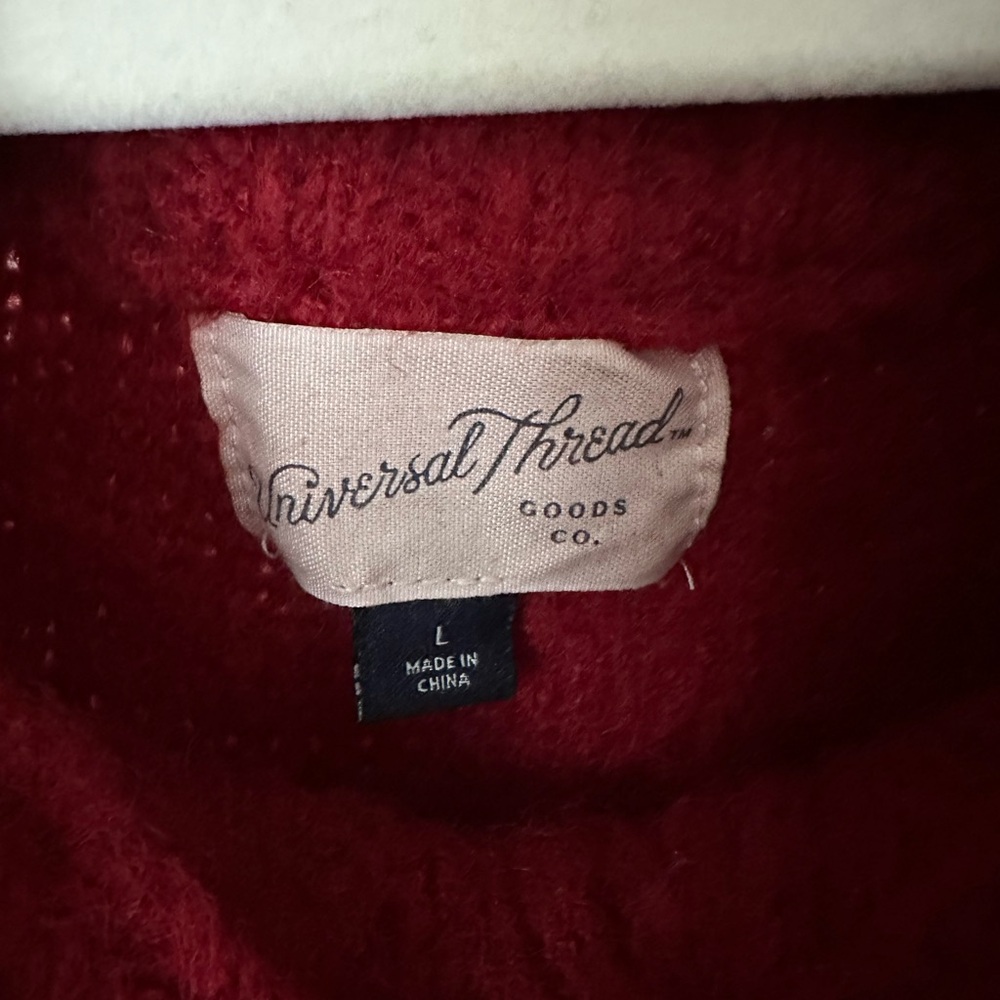 Universal Thread Women’s Sweater - Picture 3 of 3